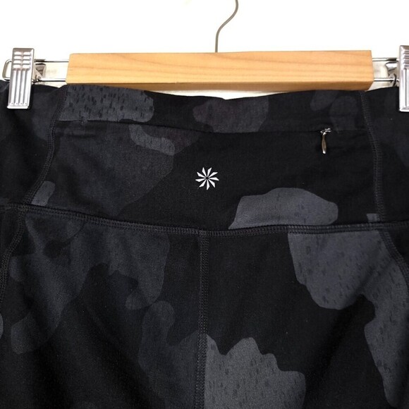 ATHELTA Shadow Camo Relay 2.0 Capri Tight Leggings Black and Grey Womens Small - Picture 6 of 10